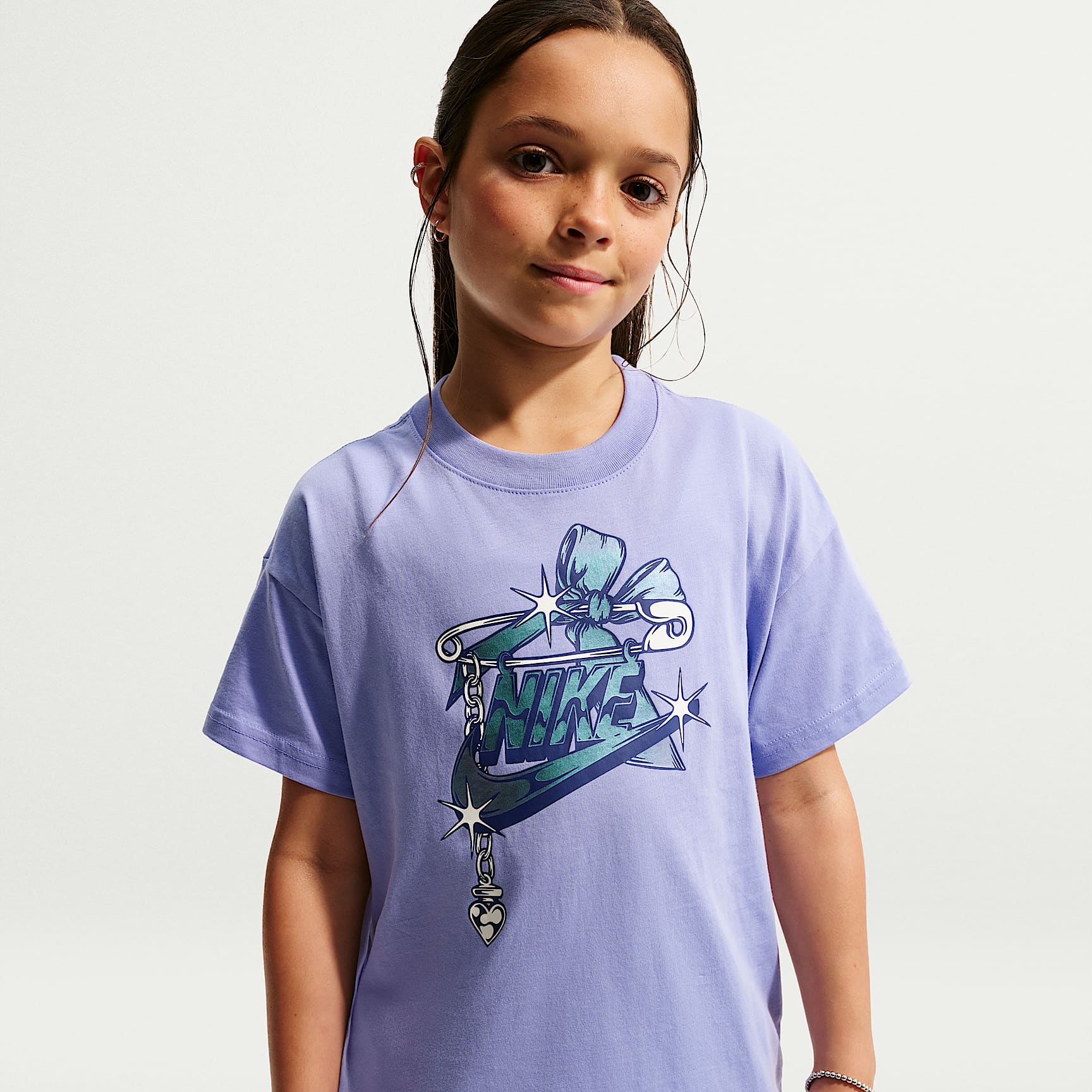 Nike Sportswear Older Kids' (Girls') T-Shirt. Nike IL